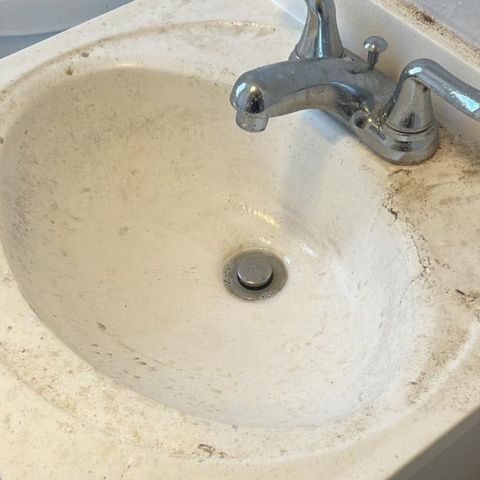 Vanity sink before cleaning